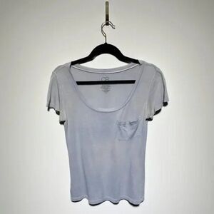 CHARLOTTE RUSSE WOMENS LIGHT GREY WIDE POCKET TEE